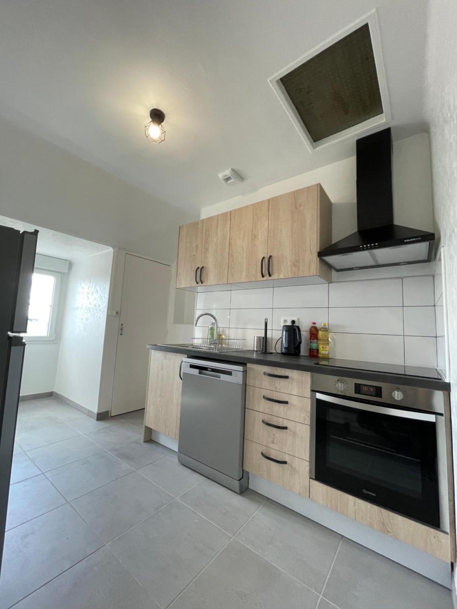 Appartement Renove Tout Equipe, Centre Ville, Proche De La Gare Et Commerce فليرس المظهر الخارجي الصورة